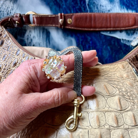 Read BUY or BUNDLE Brahmin Bekka bag, adj. strap-RARE Exq.can’t find exact bag. - Picture 9 of 12